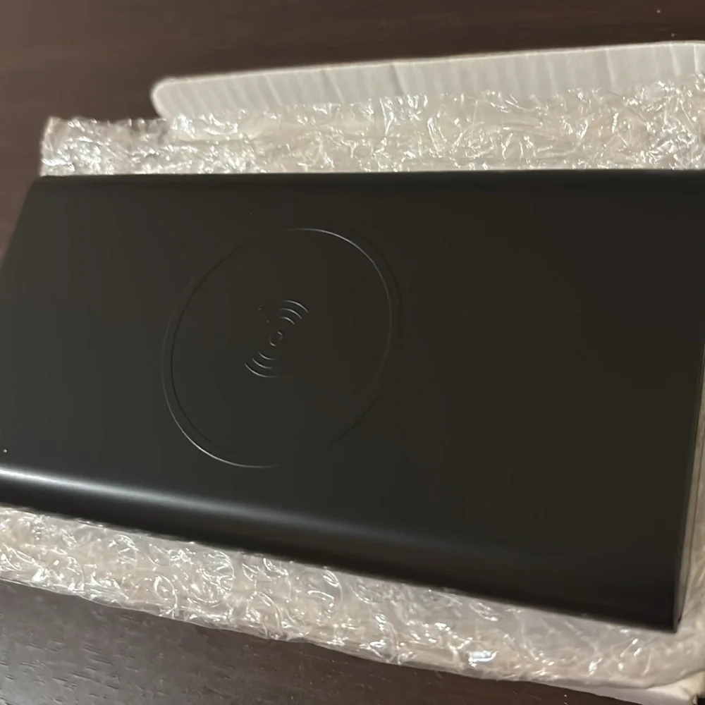 🆕 NWT Black Wireless Charging Power Bank with USB Micro and USB Type A